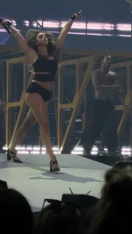 Tate’s Guilty Conscience walk is fierce! @tate mcrae #misspossessivetour #guiltyconscience #tatemcrae ##fyp 