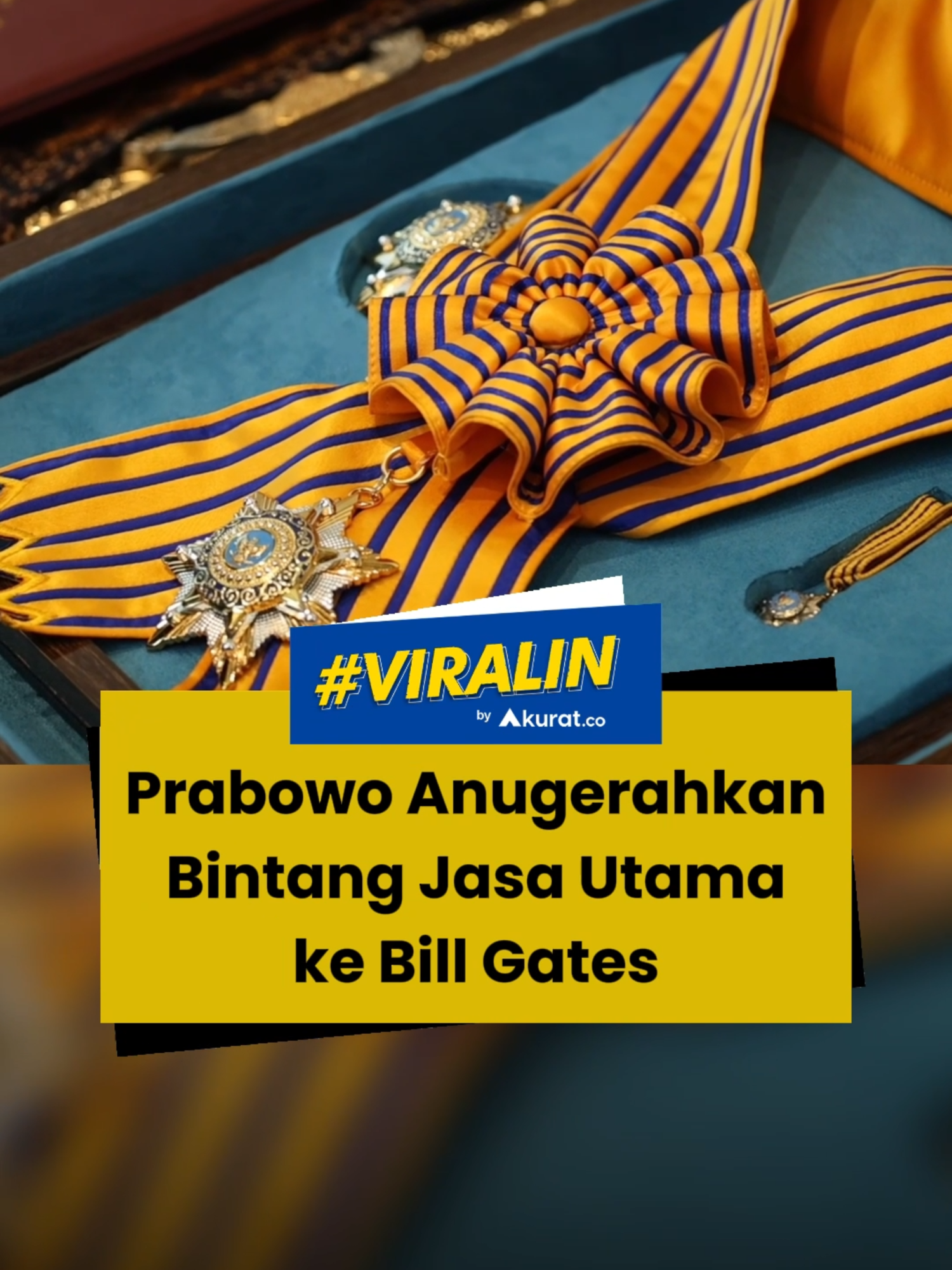 Tanda penghargaan itu diberikan kepada Bill Gates atas jasa dan dedikasinya membantu berbagai sektor yang bermanfaat bagi Indonesia. Prabowo mengungkapkan, dirinya dan Gates berkomitmen untuk memberi perhatian penuh pada urusan kemanusiaan, kesehatan, dan pendidikan. 🎥: Dok. Tim Media Prabowo. #presiden #prabowo #amerika #billgates #akuratco