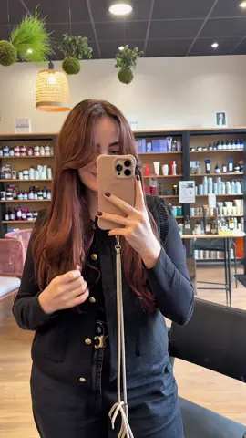 🍂 Mise à jour capillaire pour l’automne chez l’Atelier Essonne 🤎 merci à Emmanuelle d’avoir sublimé mes cheveux à la perfection 🫶🏼  #fallhair #autumncolor #glowupcapillaire #haircolor #fallhaircolor   