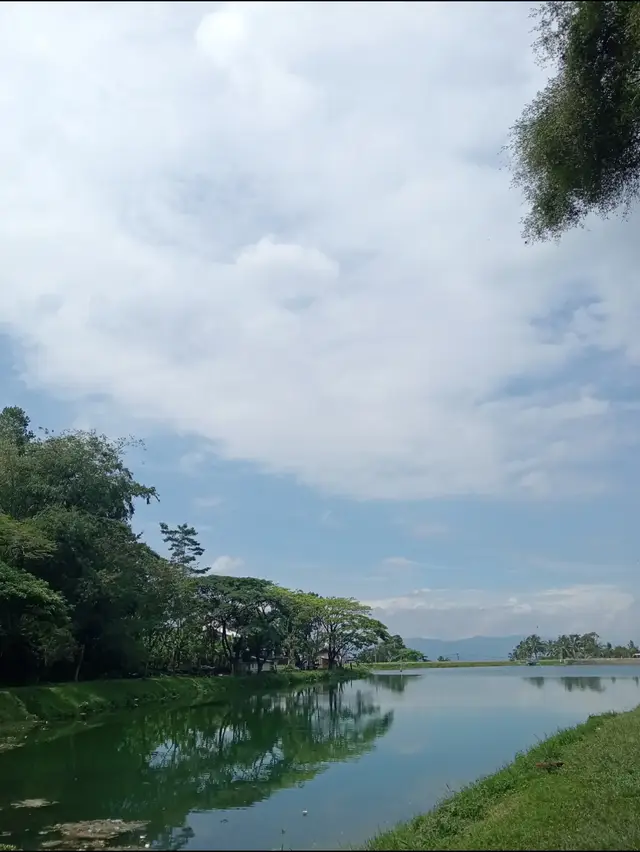 enaknii buat ngadem #batukarutsukabumi #danau #OOTD 