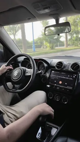 Buổi trưa mời các bác cùng nghe nhạc trên loa của Suzuki Swift. Chiếc xe mini cooper châu á 🥰 #muabanoto #xuhuong #suzukiswift #mazda2 #toyotayaris 