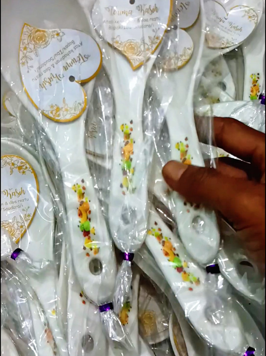 50 pcs Souvenir cantik Centong nasi  harga cuma 60 ribuan  #souvenir #souvenirpernikahan #souvenirhajatan #souvenircentongnasi #souvenirmurah 