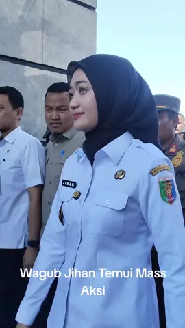 Wakil Gubernur Lampung Jihan Nurlela menemui massa aksi di halaman kantor DPRD Lampung #jihan  #fyp  #viral 