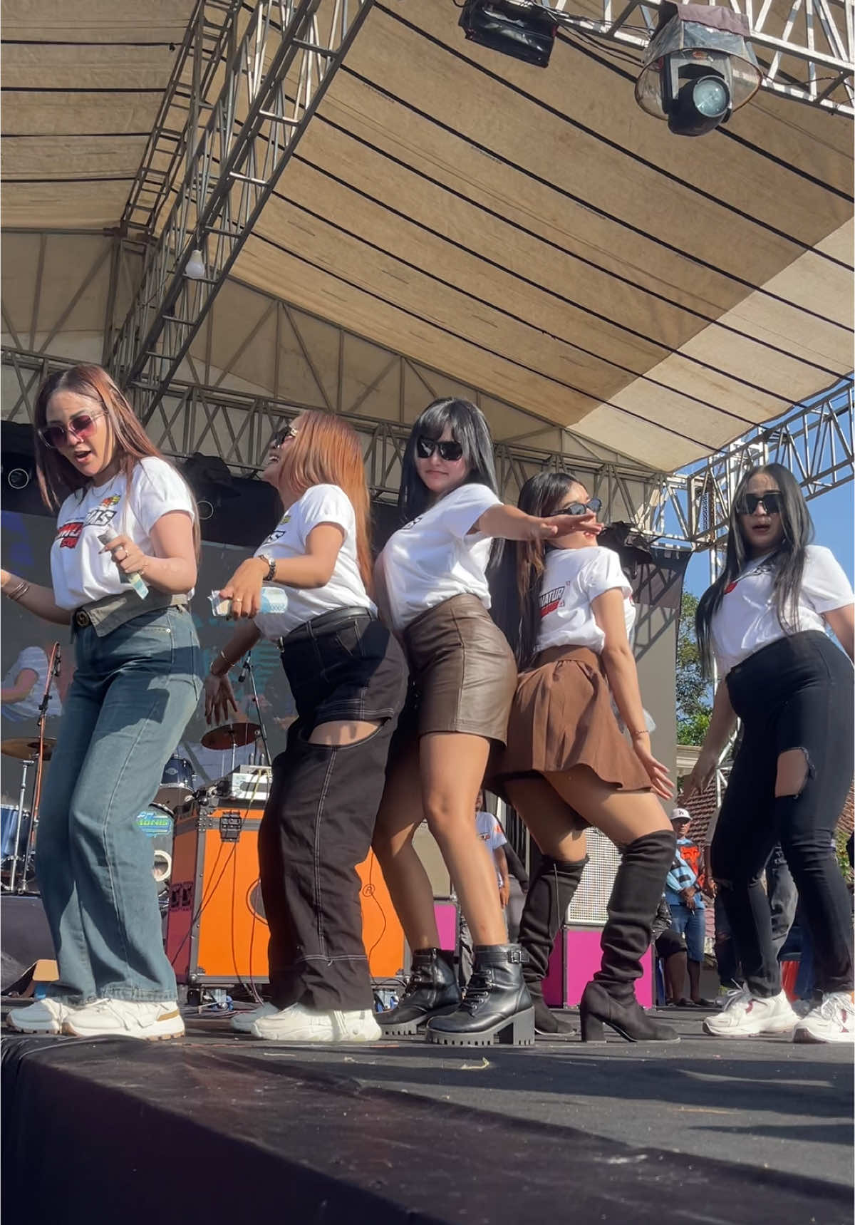 Agomo 🤪🤙🏻 @BULLE JOWO🇺🇿🇳🇱🇮🇩 @PEMUDA GUMUKMAS @RISMA @Silvia Hariyati @vickamoy0511 @DVS AUDIO & LIGHTING⚡ @D&DPROAUDIO_LUMAJANG  #djmaretth #ladypandalungan #djmaretabuaya 