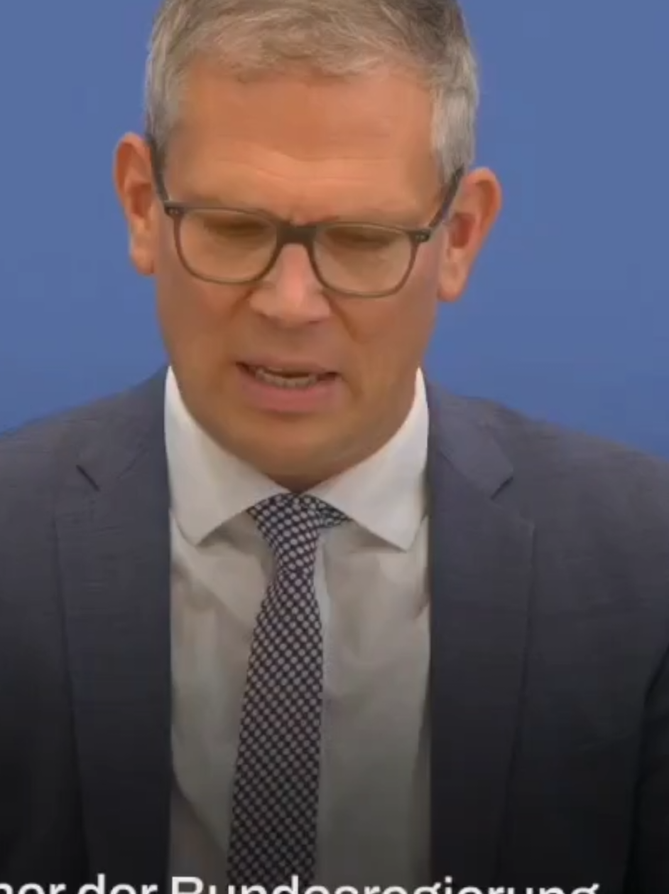 Der Regierungsroboter spricht, wir halten dagegen. Für die Anerkennung des Staates Palästina, das Selbstbestimmungsrecht der Palästinenser:innen und gleiche Rechte für alle Menschen zwischen Fluß und Meer. Es sprechen unsere Vorstandsmitglieder Salsabil Hamadache, Imran Akyol und @JohannesFehr, Ausschnitte von der Bundespressekonferenz von @Jung & Naiv  #palästina #israel #Gaza #deutschland🇩🇪 #Politik 