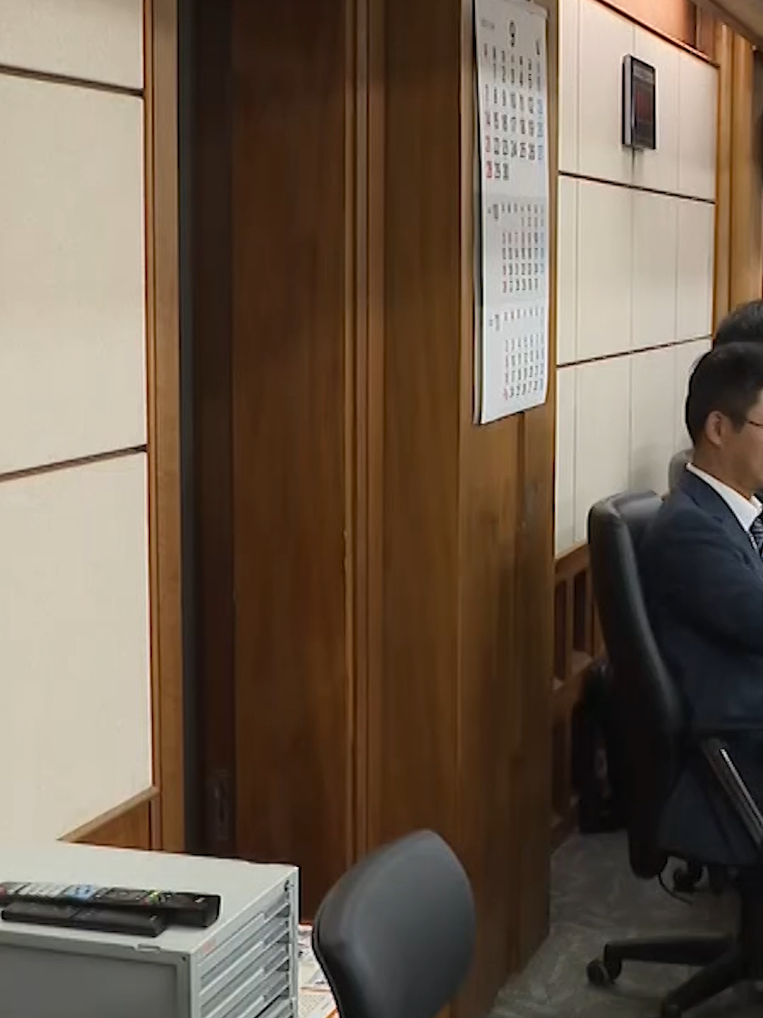 법정 선 첫 영부인, 수용번호 4398…직업 묻자 