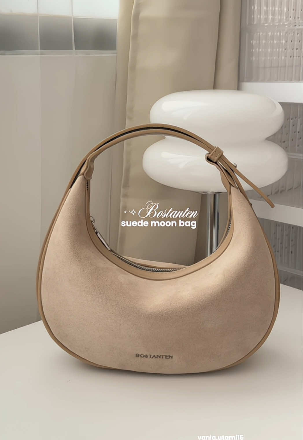 This moon bag is perfect! So in love with the style & quality 😍🩷✨ @Bostanten #moonbag #suedemoonbag #shoulderbag #3waybag #bostanten 