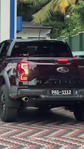 Raptor being a T-Rex 🦖 