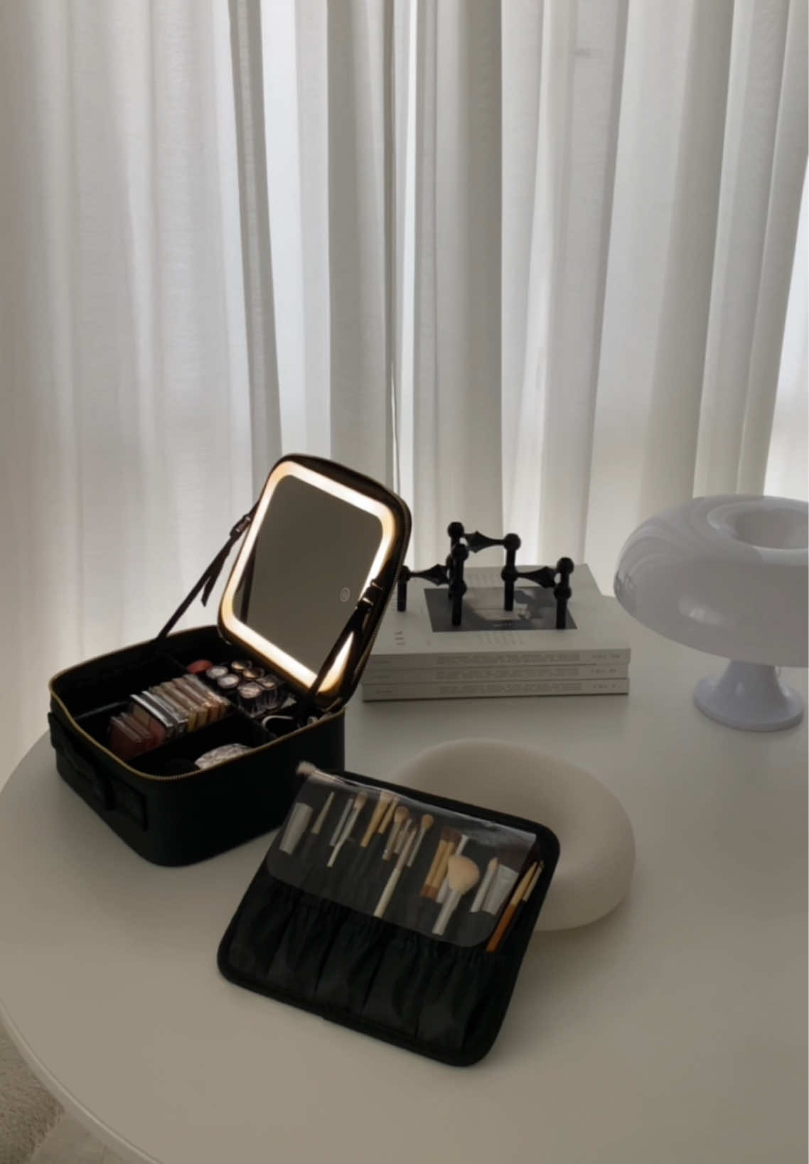 【LEDライト付きメイクポーチ】 家で使ってるんだけど、 これめっちゃ使いやすい🖤🖤 #メイクポーチ #コスメ #収納 #RESTOCK