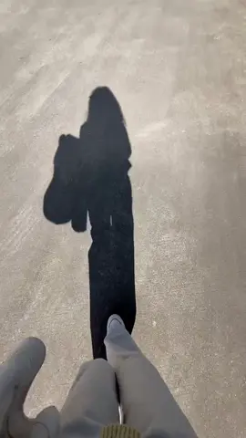 từng thương nhau đến Đau Lòng. Từng đi qua Thanh Xuân của nhau... bằng cả Chân Thành, nhưng không đủ May Mắn để đi đến cuối. Sau này, nếu một chiều buồn nào đó, nếu trong khoảnh khắc nào đó, gió vô tình mang theo mùi hương cũ, ah chợt nhớ đến em ... thì hãy cứ nhớ. Còn em ...emvẫn nhớ, dù không dám nhắc tên ah thêm lần nào nữa. Rồi ai cũng sẽ bình yên, đúng không anh? Chỉ là... Có bình yên nào mà không xót xa...!#xh #đời 