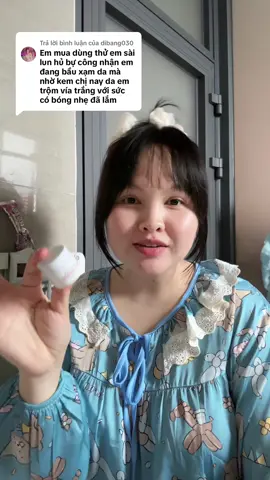 Trả lời @dibang030 dưỡng trắng, mờ thâm mụn và căng bóng da. Về thành phần là hoàn toàn an toàn bầu dùng được. Mình bầu mình vẫn dùng. NHƯNG khách muốn dùng mỹ phẩm phải tham khảo ý kiến bác sĩ của bạn trước ạ. 