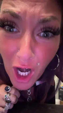 Nail glue remover that works #nailglue #nailglueremoval #pressonnails #pressonsets #nailsoftheday 