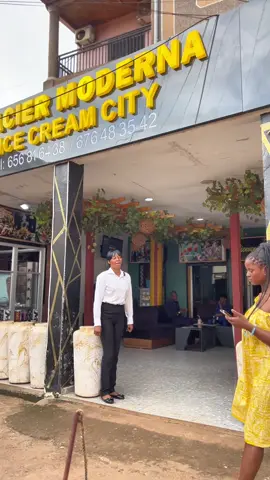 Venez commandez ce que vous voulez chez nous !🤭 #yaoundecameroun🇨🇲🇨🇲 #trendingvideo #funnyvideos #FoodieLife #ThePlaceToBe 