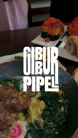 Makan sushi 1 piring tuh ga cukup gengs 🤤😋 Kalian biasanya bisa habis berapa piring? 🍣👇 Ini di Umaku Sushi Cibubur, menunya enak-enak banget & wajib kalian coba! ✨ #cibuburpipel #kulinercibubur #umakusushi #explorecibubur #fyp 