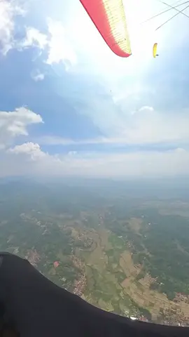 melayang dii angkasa Sumedang, West Java Paragliding Championship 2025 #paragliding #sumedang video : @rikoudarasejuk
