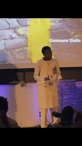Revivez en entièreté mon discours à la demi-finale du plus grand concours de prise de parole citoyenne RÉCIPROQUE.  Je sais qu’il est utopique de vouloir partager sur ce réseau anesthésié, une vidéo de 8min, mais il le faut pour les prochaines analyses qu’on va faire. Likez, commentez et partagez ! Voir les autres orateurs s’exprimer a changé mon rapporte à la parole. Il se pourrait que j’influence en bien également d’autres aspirants orateurs.  C’est l’un des plus beaux discours que j’ai faits de ma vie. Je l’aime troooooppppppppooo 😍 #poésie #eloquence #discours #concours #finale 