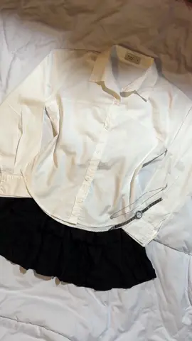 Kepake bngt shirt polos gini #OOTD #simpleoutfit #shirt 