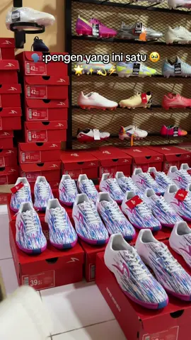Semoga punya kesempatan memilikinya 🥹💫✨🌟#fyp #specsindonesia #specslightspeedreborn #sepatufutsaloriginal #lokalbrand 