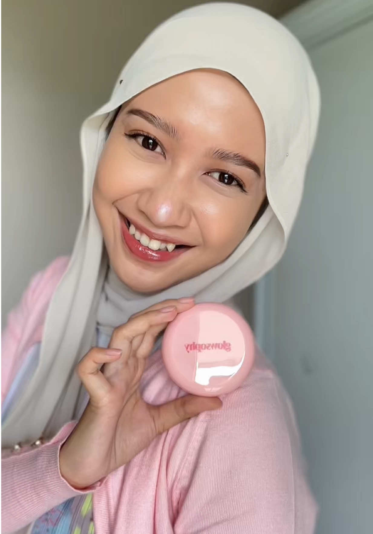 baru banget repurchase yang lama, eh udah launching aja versi barunya yang glow ini😭 #glowcushionglowsophy #makeuptutorial 