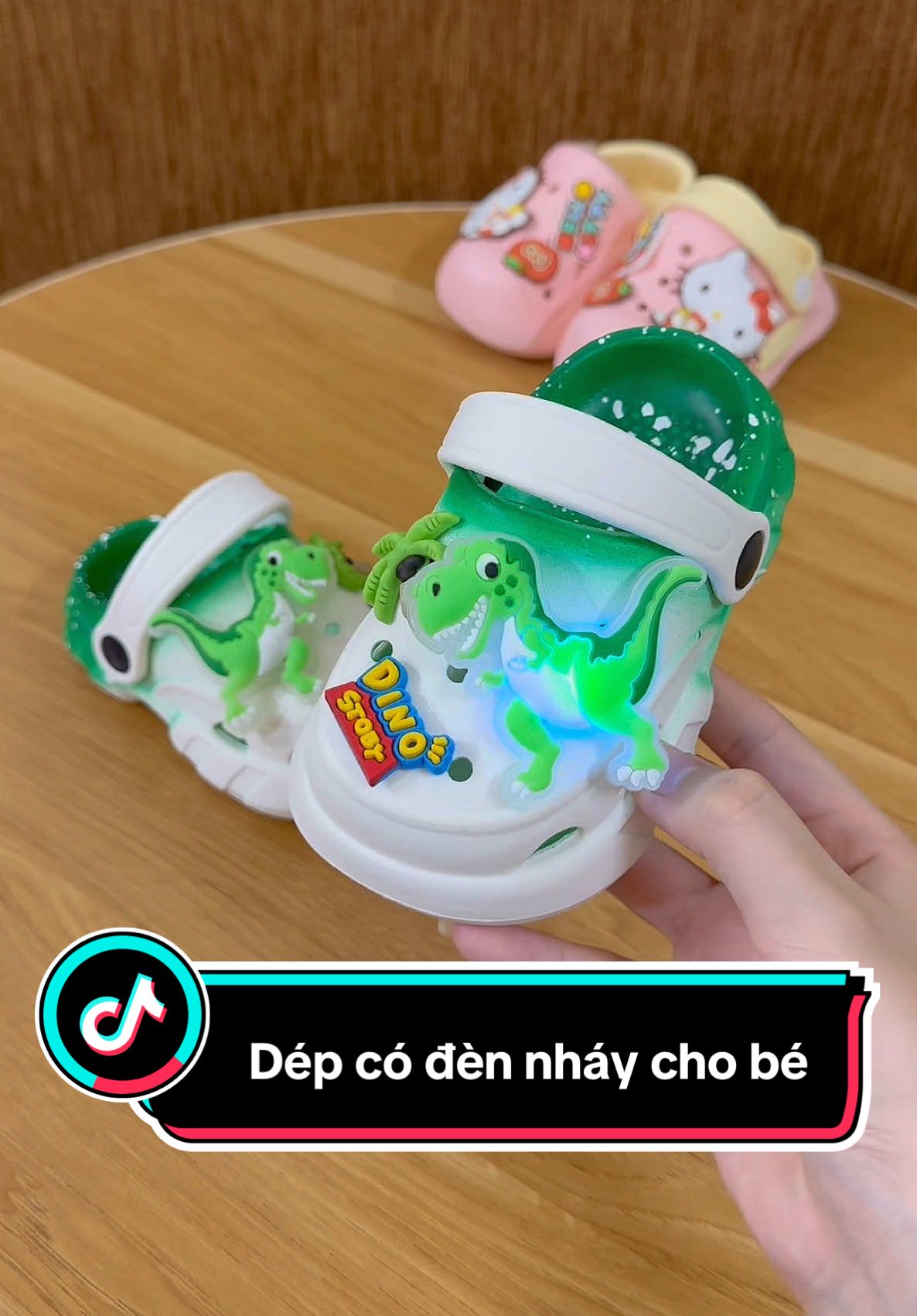 Dép sục đèn nháy cho bé #xuhuong #review #depchobe #depsucchobe #depchobeyeu 