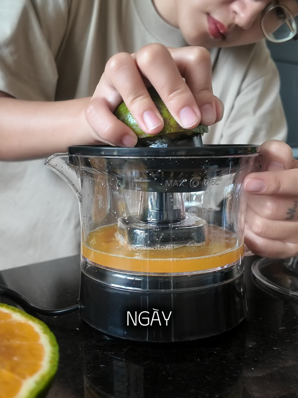 chuyển từ vắt tay sang máy vắt cam đúng chân ái luôn #mayvatcam #dttlinhsayhi 