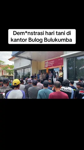 Memperingati hari tani, sejumlah masyarakat melakukan aksi damai di kantor Bulog Bulukumba #viral #bulukumba #videoviral #viralbulukumba 