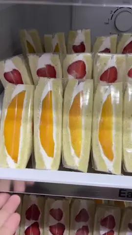 Bulk order for today!🤩🌷 #mangosandwich #fruitsandwich  #ichigosando  #sandobandung 