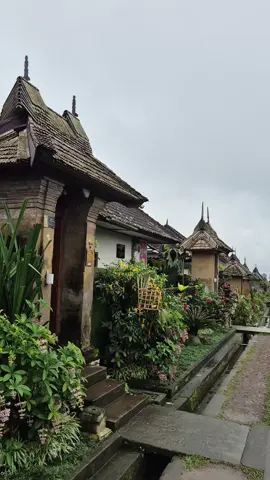 Sudah pernahkah Anda mengunjungi tempat ini? #pengelipuran  #beautifuldestinations  #wonderfulindonesia  #bali #jalanjalan 