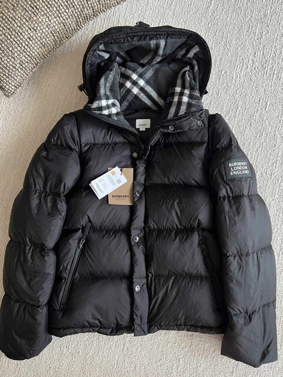 Unboxing Down Jacket with detachable sleeves💯👀#downjacket #burberry #puffer #unbox #winterfashion #foryoupage❤️❤️ 