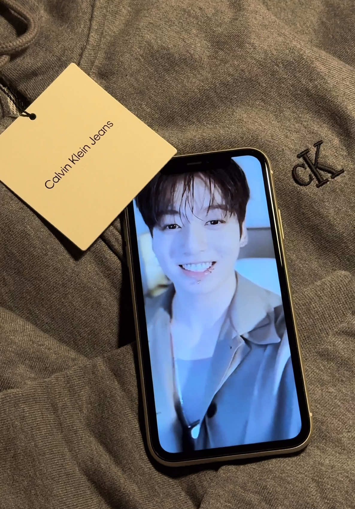 Jungkook made me buy it ~ part 10 😭💜 Ahhhh we’re matching again!! Thanks to @Calvin Klein, we unlocked a new boyfie-cool-kid outfit 🫶 Randomly saw the exact hoodie on @ZALORA Philippines at a discounted price—no doubts, checked out immediately 😩🥹 It’s oversized on me, which I love—total boyfie hoodie vibes ~ soooo comfy ✨ #bts #jungkook #calvinklein #jungkookbts #btsarmy 