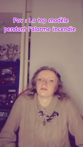 Pov : La top modèle pendant l'alarme incendie  #pourtoi #college #lycee #humour #pov 