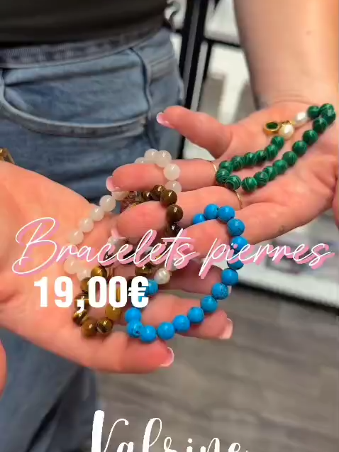 BRACELETS EN PIERRES PRÉCIEUSES 💎 De jolis bracelets en pierres naturelles colorées : turquoise, tourmaline, cornaline… Des modèles uniques, aux couleurs et textures éclatantes, parfaits pour celles qui aiment les bijoux plus voyants et affirmés. Disponibles à 19€, retrouve les en boutique et sur nos stands. Notre site internet : 💻 https://kafrinebeauty.re Nos boutiques : 📍 St-Pierre (34 rue François de Mahy) 📍 Le Port (52 rue François de Mahy) 📍 St-Denis (49 rue Maréchal Leclerc) Nos stands : 📍 Run Market Savannah, Saint-Paul 📍 E.Leclerc Portail, Piton Saint-Leu 📍 E.Leclerc Les Terrass, Saint-Joseph 📍 E.Leclerc La Réserve, Sainte-Marie 📍 E.Leclerc Casernes, Saint-Pierre #braceletspierres #bijouxcolorés #stylefemme #accessoiresreunion #kafrinebeauty
