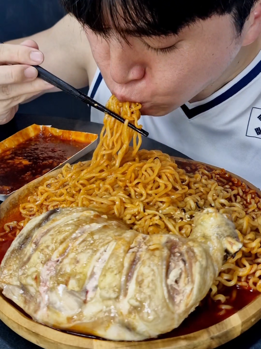 Buldak & Brazilian Chicken 😋 #koreanfood #kfood #buldak #chick #foodtiktok 