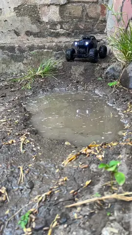 Yang baru gajian gass beliin buat anaknya biar nggak main hp mulu 🤩 #rcoffroad4x4  #mobilremot  #remotkontrol 
