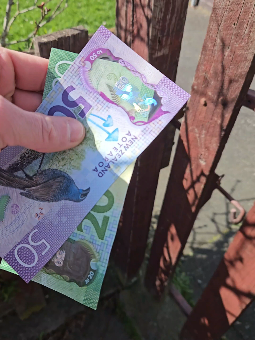 I'll always have a fond place in my heart for this brand. It's where my vintage obsession and reselling journey began! 🇳🇿 . #swanndri #vintageswanndri #vintageclothing #newzeland #rover 