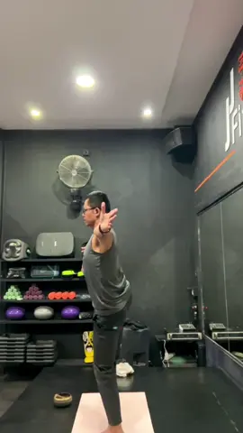 Kalau hidup bikin tegang, yoga bikin rileks 🧘🧘‍♀️🧘‍♂️ More info please Dm us! #yoga #gym #Fitness #rileks #tanjungpriuk 