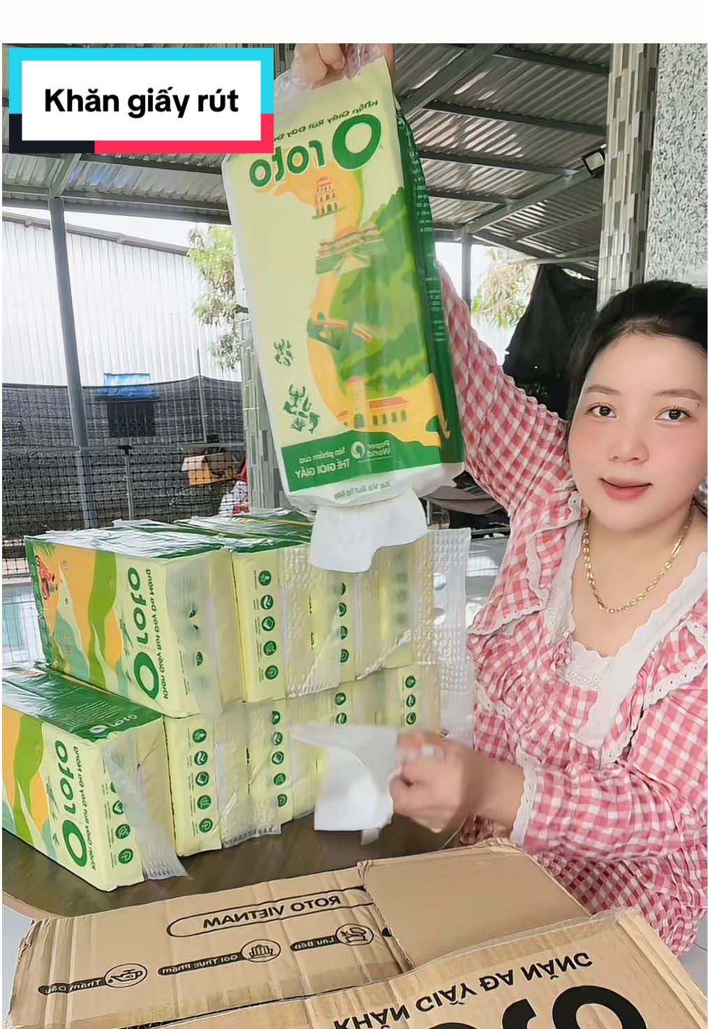 Khăn giấy rút cả thùng vầy xài chừng nào mới hết #nhumedau #khangiayrut #khangiayoroto #khangiaytreotuong #xuhuong 