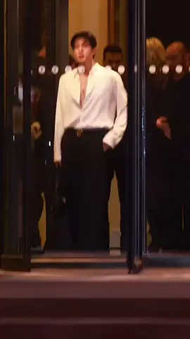 Salah satu majalah di Singapura menobatkan Jin sbg salah satu bintang berbusana terbaik di  Premier  Gucci 