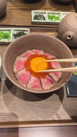 Vào hẳn Sài Gòn ăn rùi nhận ra quán đã có Chi nhánh ở Hà Nội 🤣🤣🤣 Cơm lươn nướng và cơm bò Wagyu Hitsumabushi thượng hạng siuuu ngon luôn, ấn tượng bò Wagyu tan trong miệng, 850k/suất Sau chuyến này cháy túi, quyết tâm detox trong tháng tới ☹️☹️☹️ Unagi Yosakura - Nguyễn Đình Chiểu