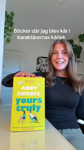 Finns inget bättre än att bli känslomässigt investerad i böckers karaktärer 😭😭 har du några boktips där man bli helt golvad av lovestoryn? #booktoksverige #boktips #booktokbooks  #fourthwing #twilight 
