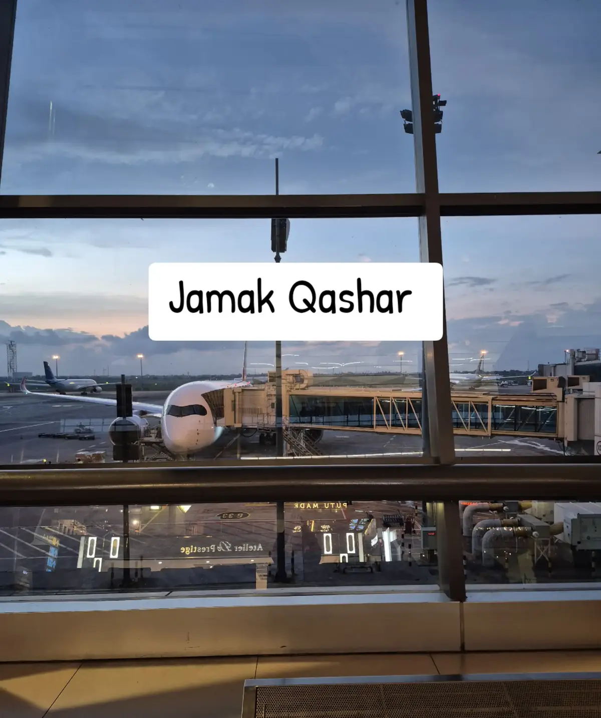 sholat jamak Qashar hal yang paling penting saat akan melakukan perjalanan jauh yaitu mempelajari tatacara sholat jamak takdim dan jamak qashar. *Jamak taqdim (dilaksanakan pada waktu shalat pertama). *Jamak Qashar (Sholatnya digabungkan dan dipendekkan rokaatnya). #umrohhaji #tatacarasholat #umroh2025🕋🤲 #persiapanumroh #perlengkapanumroh 