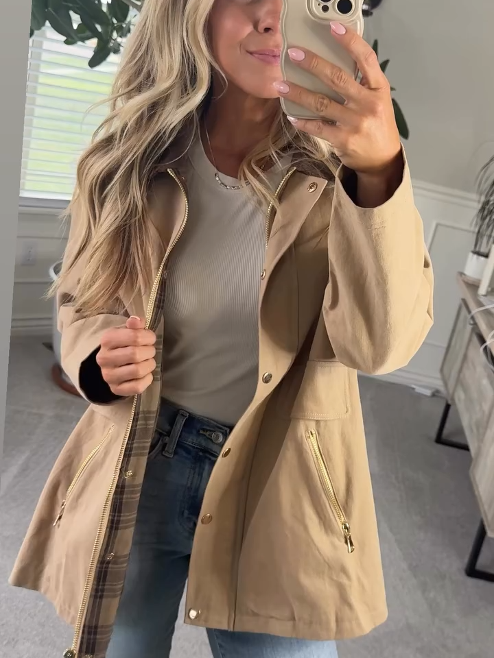 The Corduroy Collar Barn Jacket blends chore jacket utility with soft, comfortable fabrics so you look put-together without fuss.