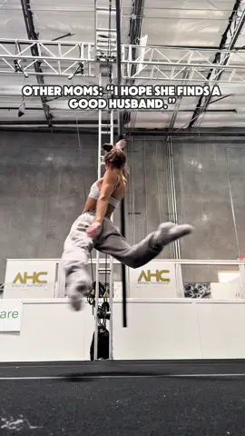 #pole#poleart#polesport#aerialpole#flyingpole#polefit#gym#GymLife#gymgirl#circus#circuslife #circusbaby #aerialsilks #aeril#aerialstraps 