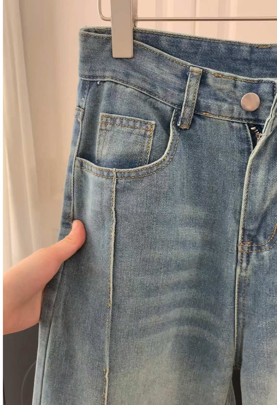 #jeansoutfitideas #jeansoutfit #jeanswanita #jeansviral #jeanshighwaist #celanajeanswanita #fashionmerdekasale #jeans #celanajeans #fashionplayground #bluejeans #jeansbiru #baggyjeans #loosejeans 