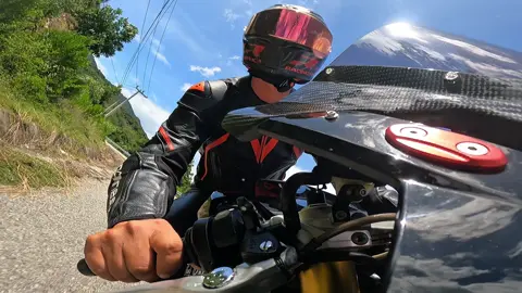 Chạy ngắm cảnh 😊.  #s1000rr 