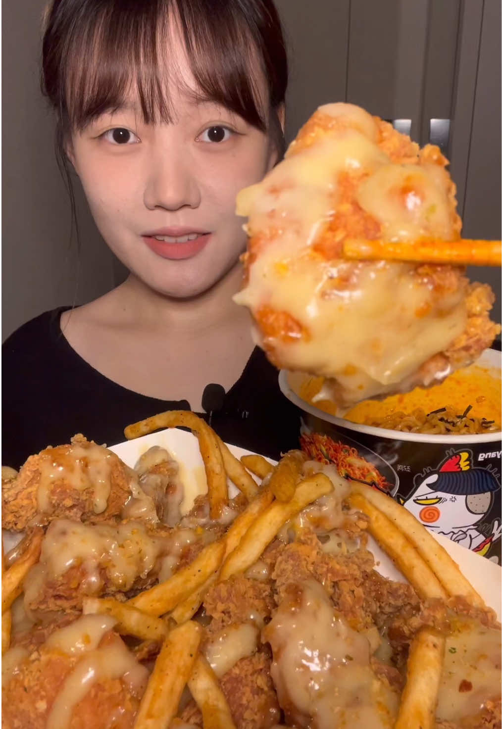 맘스터치 골든갈릭 와우순살이랑 불닭 먹방🧡  #mukbangeatingshow #eatingasmr #먹방 #맘스터치 