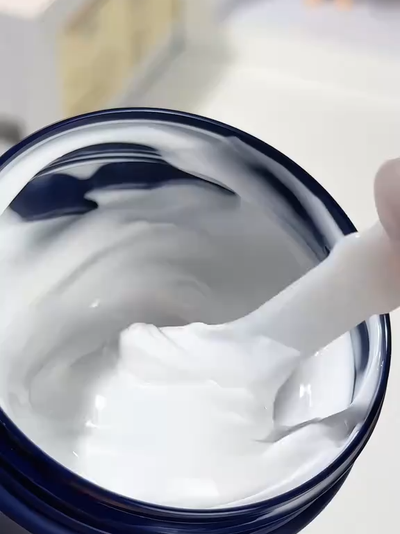 Kem dưỡng sáng da mà còn hương nước hoa thì chịu sao nỏiii 🌸✨ #kemduongtrangda #bodylotion #beskinvietnam #chinufuttt #viral