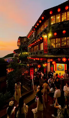 Lost in lanterns🏮found in Ghibli dreams 🍃✨  📍Jiufen Old Street, Taiwan #jiufen #taiwan🇹🇼 #traveltiktok #fyp #fyppppppppppppppppppppppp 