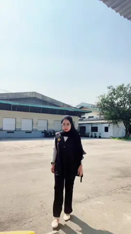 Pov ngantor sambil maen🫶🏻 #vest #OOTD #ngantor #OOTD #ootdhijab 