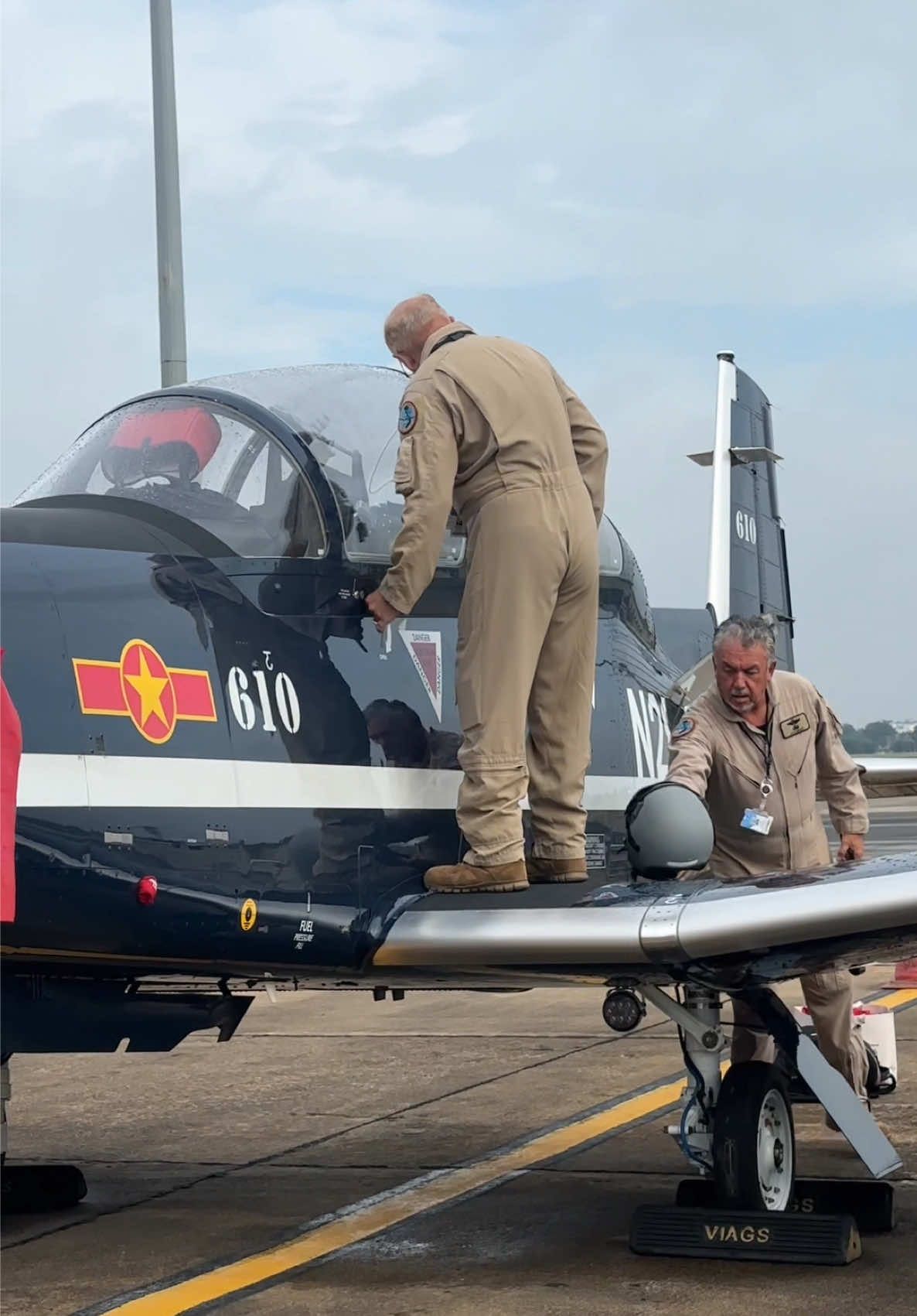 Hàng đến từ Mỹ. T-6C sử dụng cho mục đích huấn luyện quân sự. #xuhuong #fhunter #quandoinhandanvietnam 